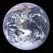 180px-The_Earth_seen_from_Apollo_17青いビー玉.jpg
